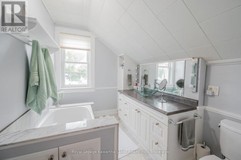 135 COLBORNE STREET, Kawartha Lakes (Fenelon Falls), Ontario, K0M1N0