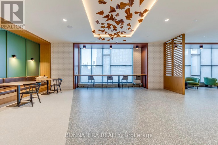 1810 - 2495 EGLINTON AVENUE W, Mississauga (Central Erin Mills), Ontario, L5M2T2