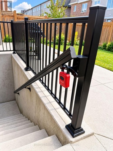 11 BANNISTER CRESCENT, Brampton (Northwest Brampton), Ontario, L7A4H2