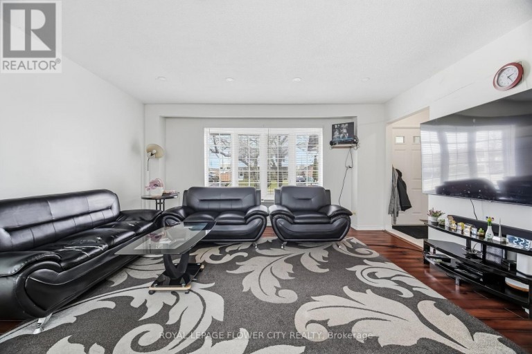 3027 CORAL DRIVE, Mississauga (Malton), Ontario, L4T1Z2
