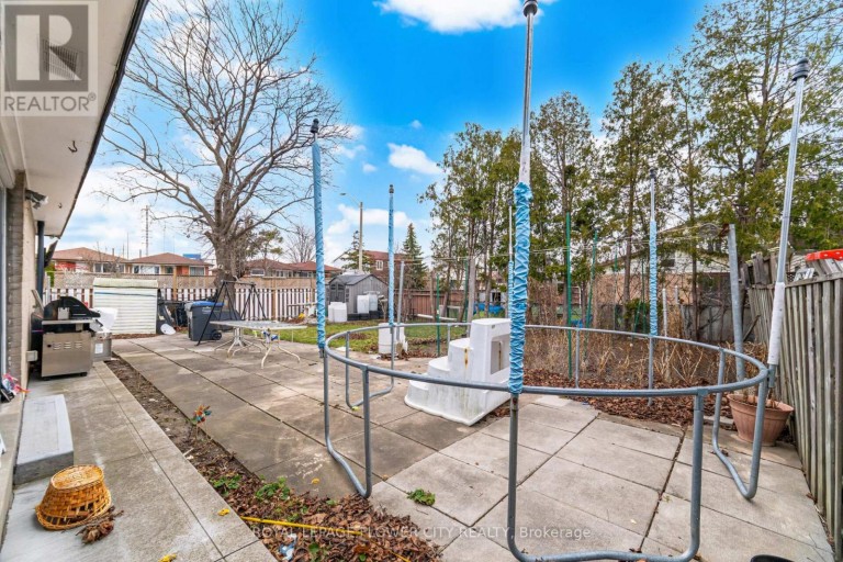 3027 CORAL DRIVE, Mississauga (Malton), Ontario, L4T1Z2