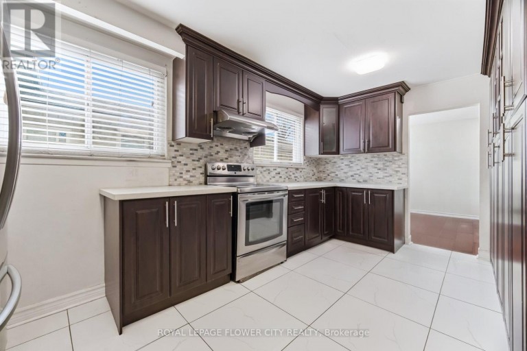 3027 CORAL DRIVE, Mississauga (Malton), Ontario, L4T1Z2