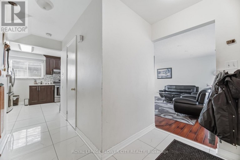 3027 CORAL DRIVE, Mississauga (Malton), Ontario, L4T1Z2