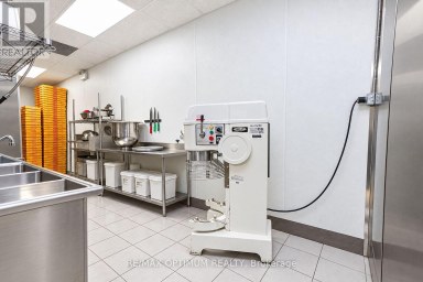 2 - 1706 DUNDAS STREET E Mississauga (Dixie) Ontario photo 7