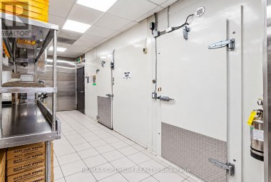 2 - 1706 DUNDAS STREET E Mississauga (Dixie) Ontario photo 9