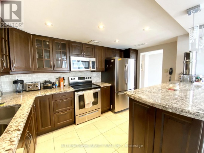 605 - 135 GEORGE STREET S, Toronto (Moss Park), Ontario, M5A4E8