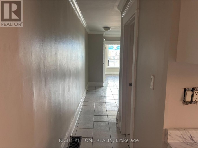 UPPER B - 507 OAKWOOD AVENUE, Toronto (Oakwood Village), Ontario, M6E2W9