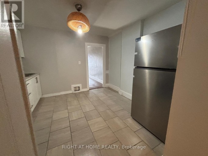 UPPER - 505 OAKWOOD AVENUE, Toronto (Oakwood Village), Ontario, M6E2W9