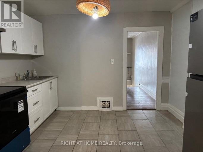 UPPER - 505 OAKWOOD AVENUE, Toronto (Oakwood Village), Ontario, M6E2W9