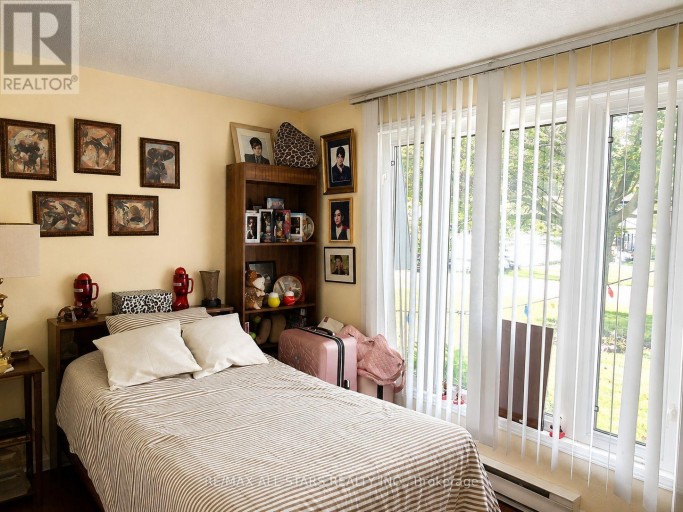17 PINERIDGE COURT, Clarington (Newcastle), Ontario, L1B1B9