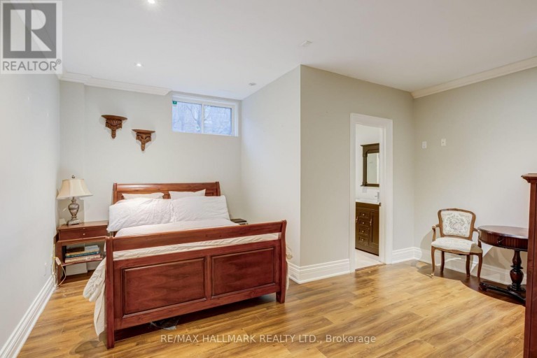 111 WOODHAVEN PARK DRIVE, Oakville (SW Southwest), Ontario, L6L4K4