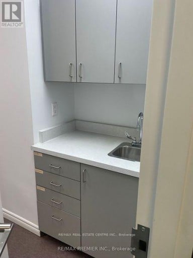 105 - 165 DUNDAS STREET W, Mississauga (Cooksville), Ontario, L5B2L6