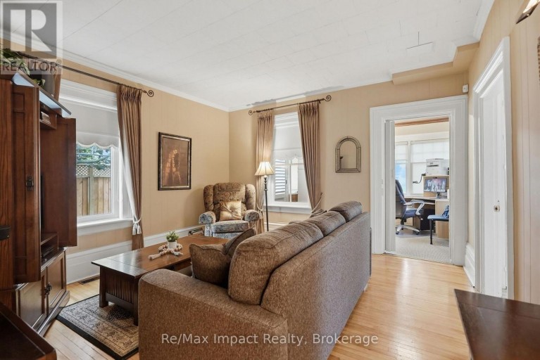 43 PARK ROAD S, Oshawa (O'Neill), Ontario, L1J4G7