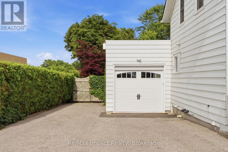 43 PARK ROAD S, Oshawa (O'Neill), Ontario, L1J4G7