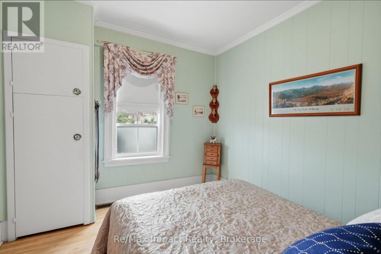 43 PARK ROAD S, Oshawa (O'Neill), Ontario, L1J4G7