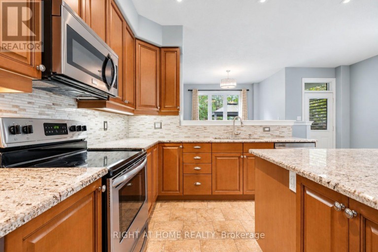35 AUBURN COURT, Barrie (Ardagh), Ontario, L4N6G9