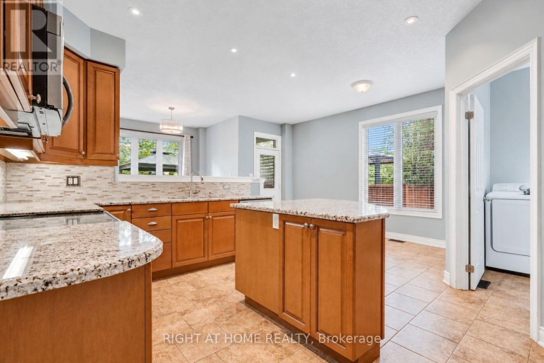 35 AUBURN COURT, Barrie (Ardagh), Ontario, L4N6G9