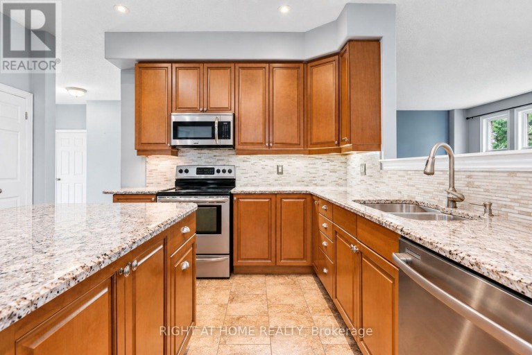 35 AUBURN COURT, Barrie (Ardagh), Ontario, L4N6G9