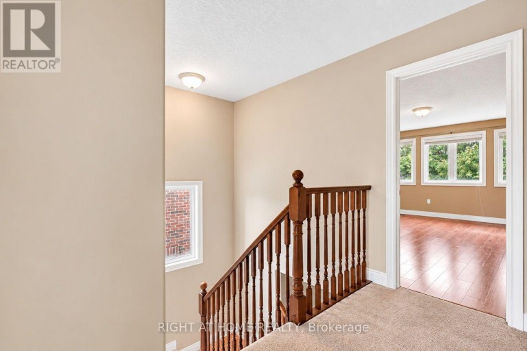 35 AUBURN COURT, Barrie (Ardagh), Ontario, L4N6G9