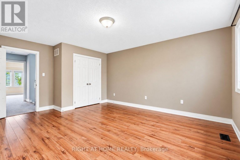 35 AUBURN COURT, Barrie (Ardagh), Ontario, L4N6G9