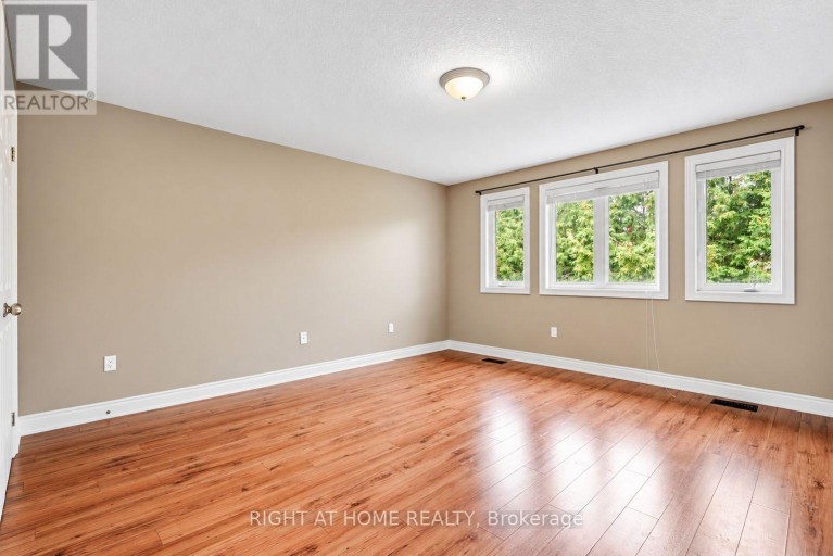 35 AUBURN COURT, Barrie (Ardagh), Ontario, L4N6G9