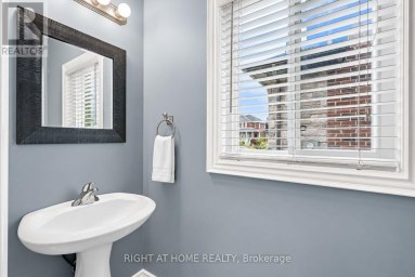 35 AUBURN COURT Barrie (Ardagh) Ontario photo 30
