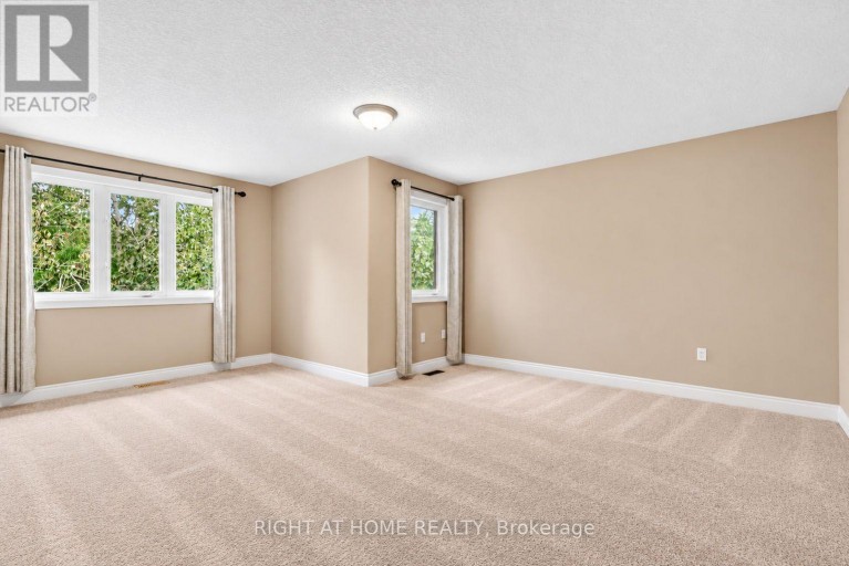 35 AUBURN COURT, Barrie (Ardagh), Ontario, L4N6G9