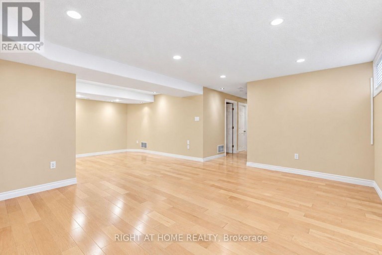 35 AUBURN COURT, Barrie (Ardagh), Ontario, L4N6G9