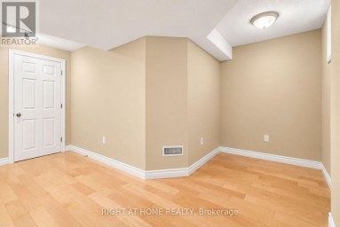 35 AUBURN COURT Barrie (Ardagh) Ontario photo 41