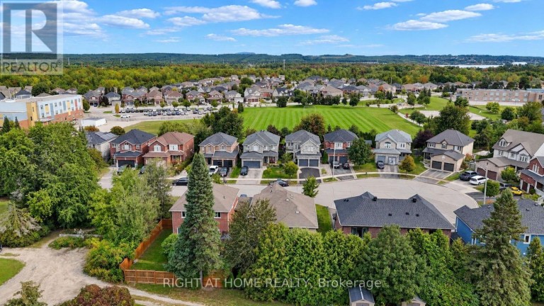 35 AUBURN COURT, Barrie (Ardagh), Ontario, L4N6G9