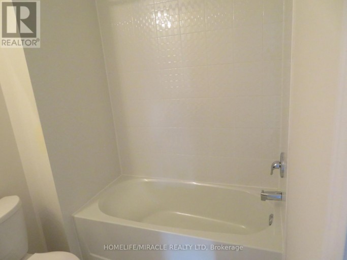 36 VALLEYBROOK ROAD, Barrie (Innis-Shore), Ontario, L9J0L5