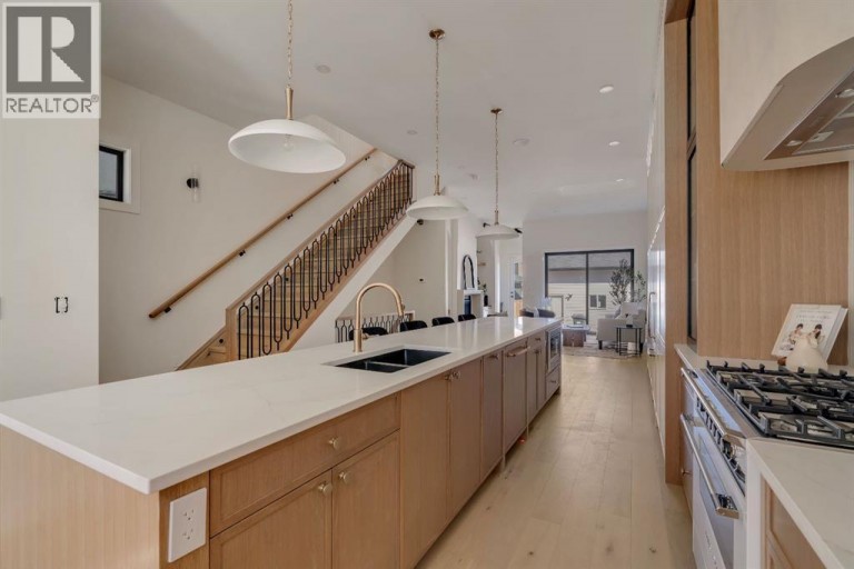 2022 36 Street SW, Calgary, Alberta, T3E2Z1
