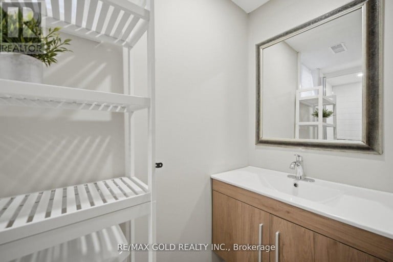784 DOUGLAS STREET, Oshawa (Lakeview), Ontario, L1H5C9