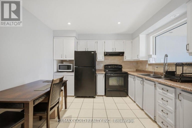 784 DOUGLAS STREET, Oshawa (Lakeview), Ontario, L1H5C9