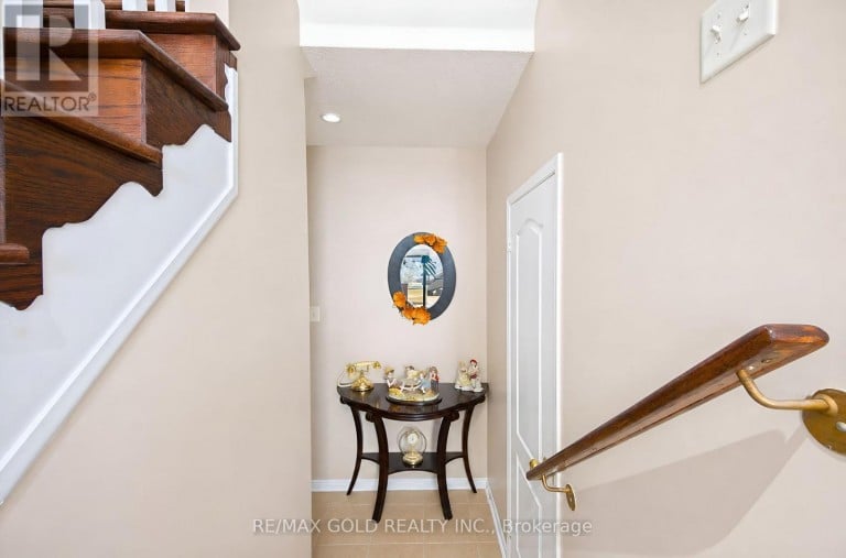 19 FLORENCE DRIVE, Brampton (Fletcher's Meadow), Ontario, L7A2M4