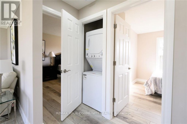 UPPER - 52 ELLIOTT AVENUE, Hamilton (Huntington), Ontario, L8T2H8