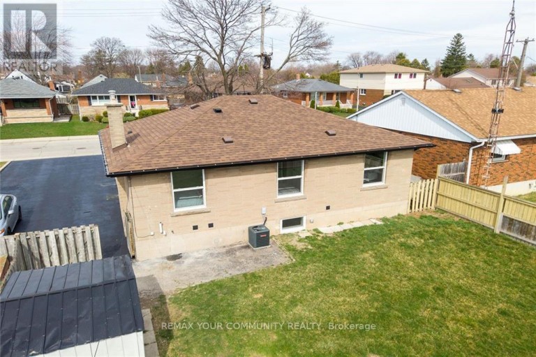 UPPER - 52 ELLIOTT AVENUE, Hamilton (Huntington), Ontario, L8T2H8