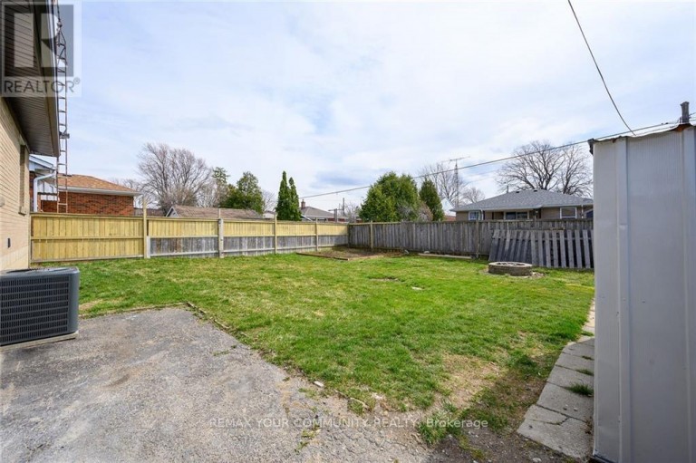 UPPER - 52 ELLIOTT AVENUE, Hamilton (Huntington), Ontario, L8T2H8