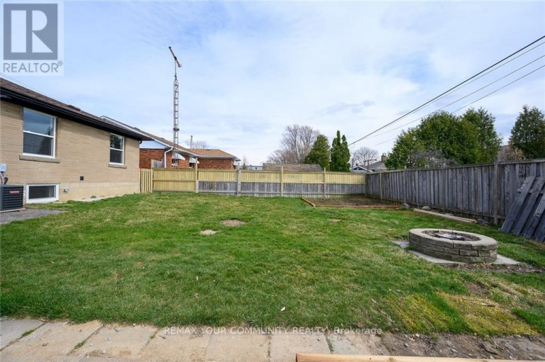 UPPER - 52 ELLIOTT AVENUE, Hamilton (Huntington), Ontario, L8T2H8