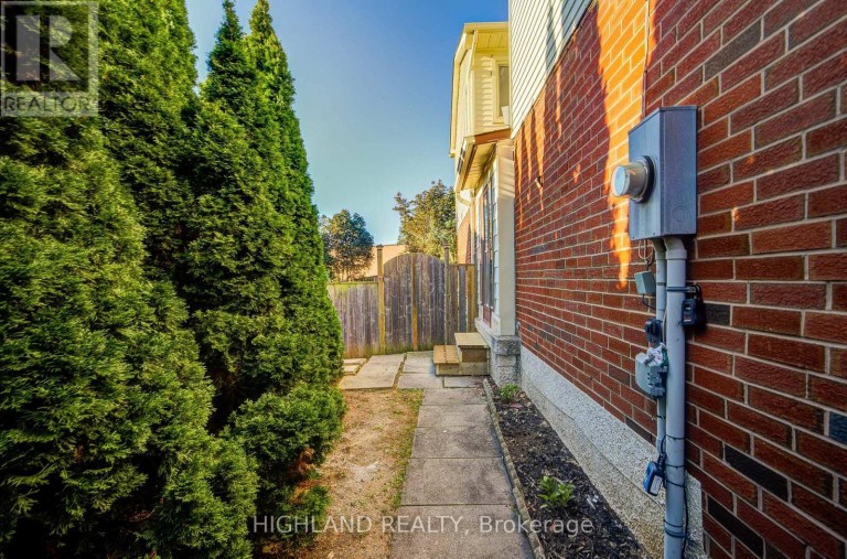 2032 GLENADA CRESCENT, Oakville (WC Wedgewood Creek), Ontario, L6H4M5