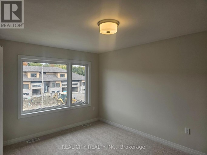3063 SANDY ACRES AVENUE, Severn (West Shore), Ontario, L3V6H3
