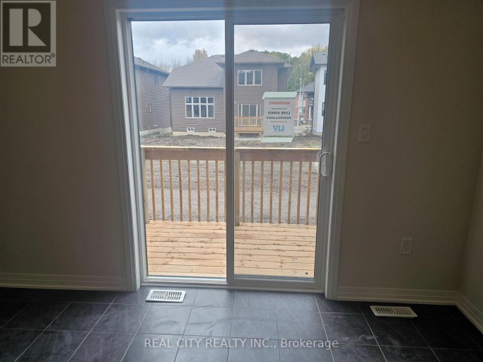 3063 SANDY ACRES AVENUE, Severn (West Shore), Ontario, L3V6H3