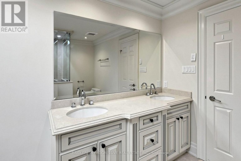 2 THORNLEA COURT, Markham (Thornhill), Ontario, L3T2R2