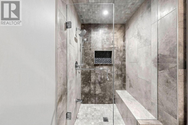 2 THORNLEA COURT, Markham (Thornhill), Ontario, L3T2R2
