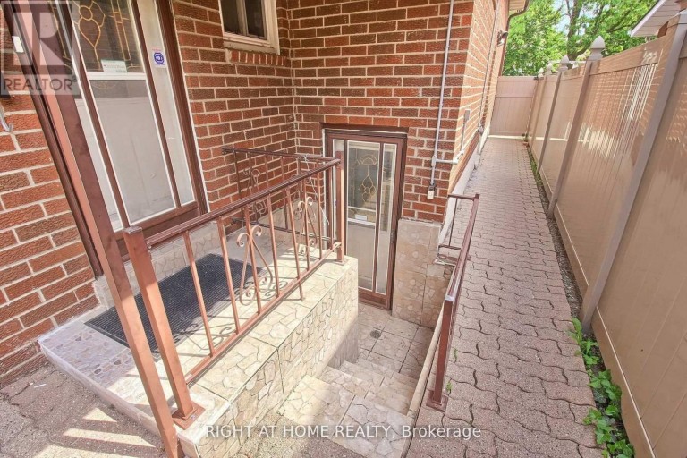 #02 - 37 CHERRY HILLS ROAD, Vaughan (Glen Shields), Ontario, L4K1M2