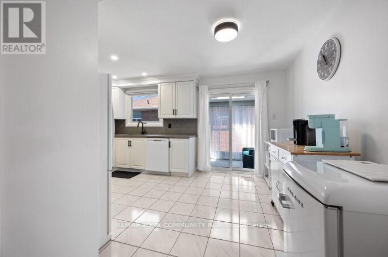 19 HAMER BOULEVARD, Toronto (Kingsview Village-The Westway), Ontario, M9R4A8