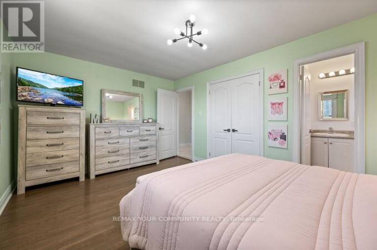 19 HAMER BOULEVARD, Toronto (Kingsview Village-The Westway), Ontario, M9R4A8