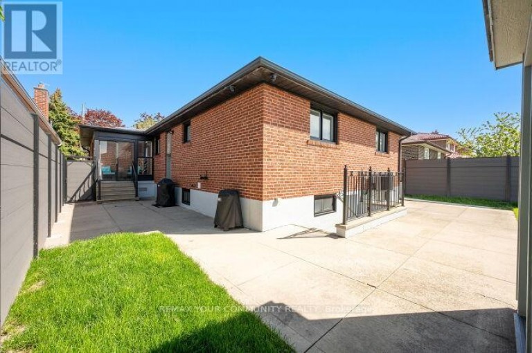 19 HAMER BOULEVARD, Toronto (Kingsview Village-The Westway), Ontario, M9R4A8