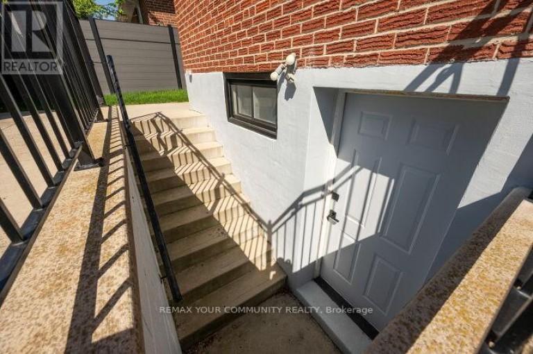19 HAMER BOULEVARD, Toronto (Kingsview Village-The Westway), Ontario, M9R4A8