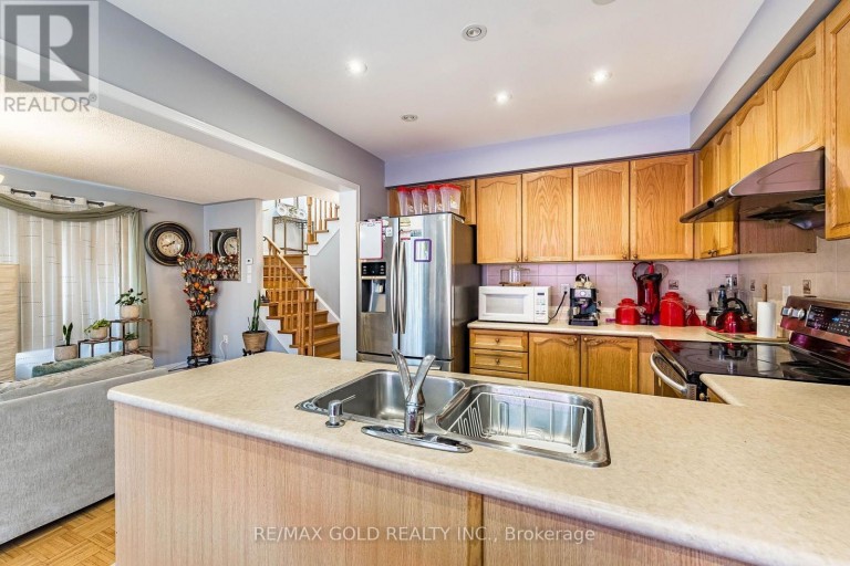 6 MISTDALE CRESCENT, Brampton (Fletcher's Meadow), Ontario, L7A1S1